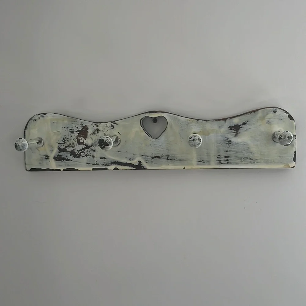 Wall Hanger With 4 Dowels